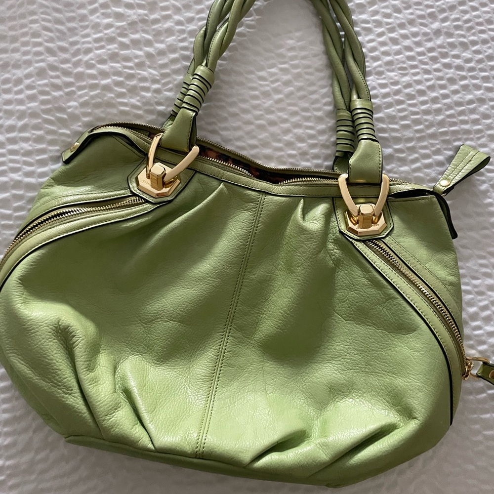 B Makowsky green leather purse